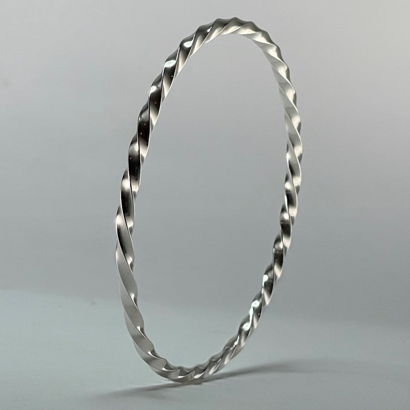 Full Twist Bangle