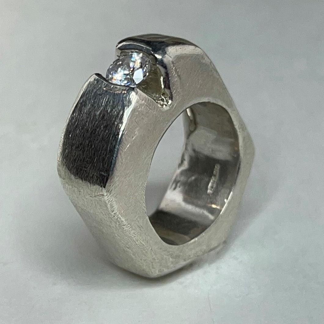 The Minimalist Ring